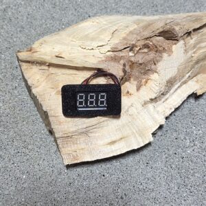 Spannunganzeigen / Voltmeter 12V zu BMW E30